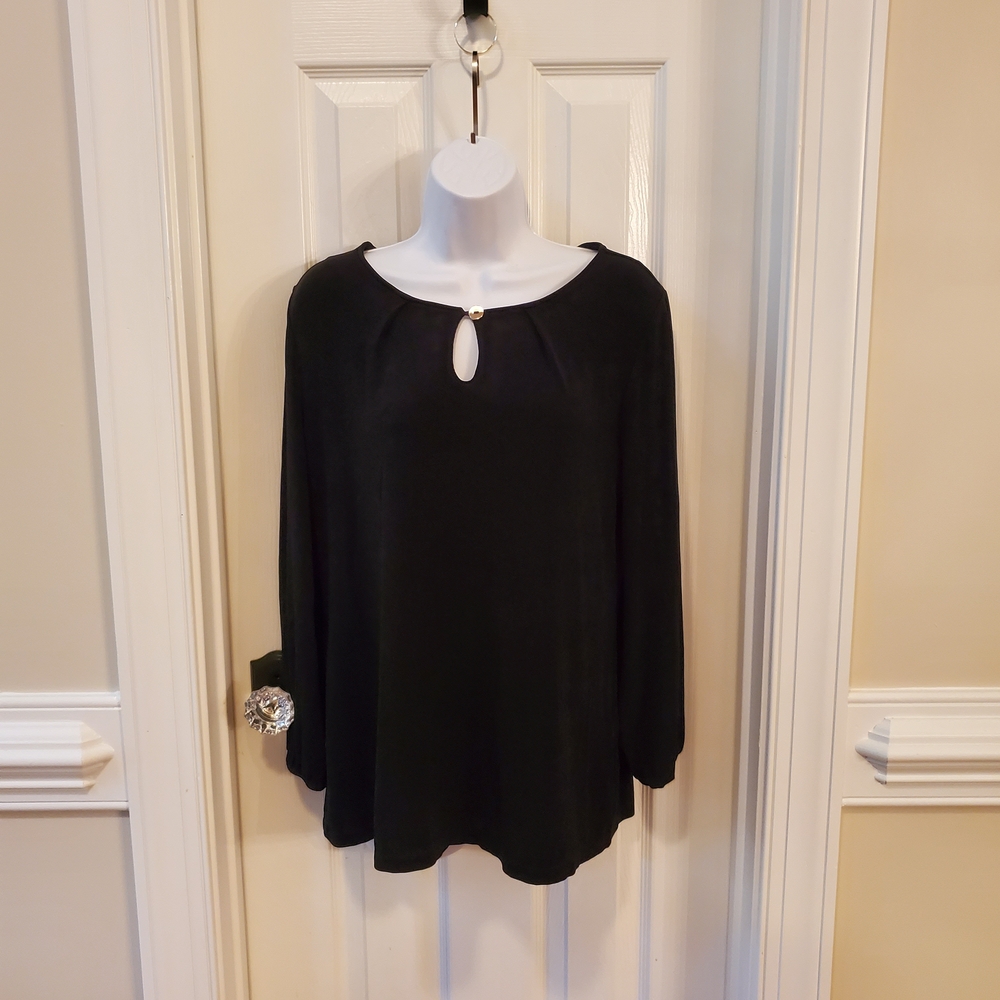 Chico's Travelers Elegant Black Keyhole Blouse Size 1